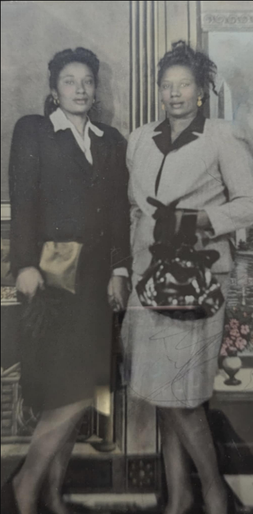 Original black-and-white photograph of sisters Mag and Lillie